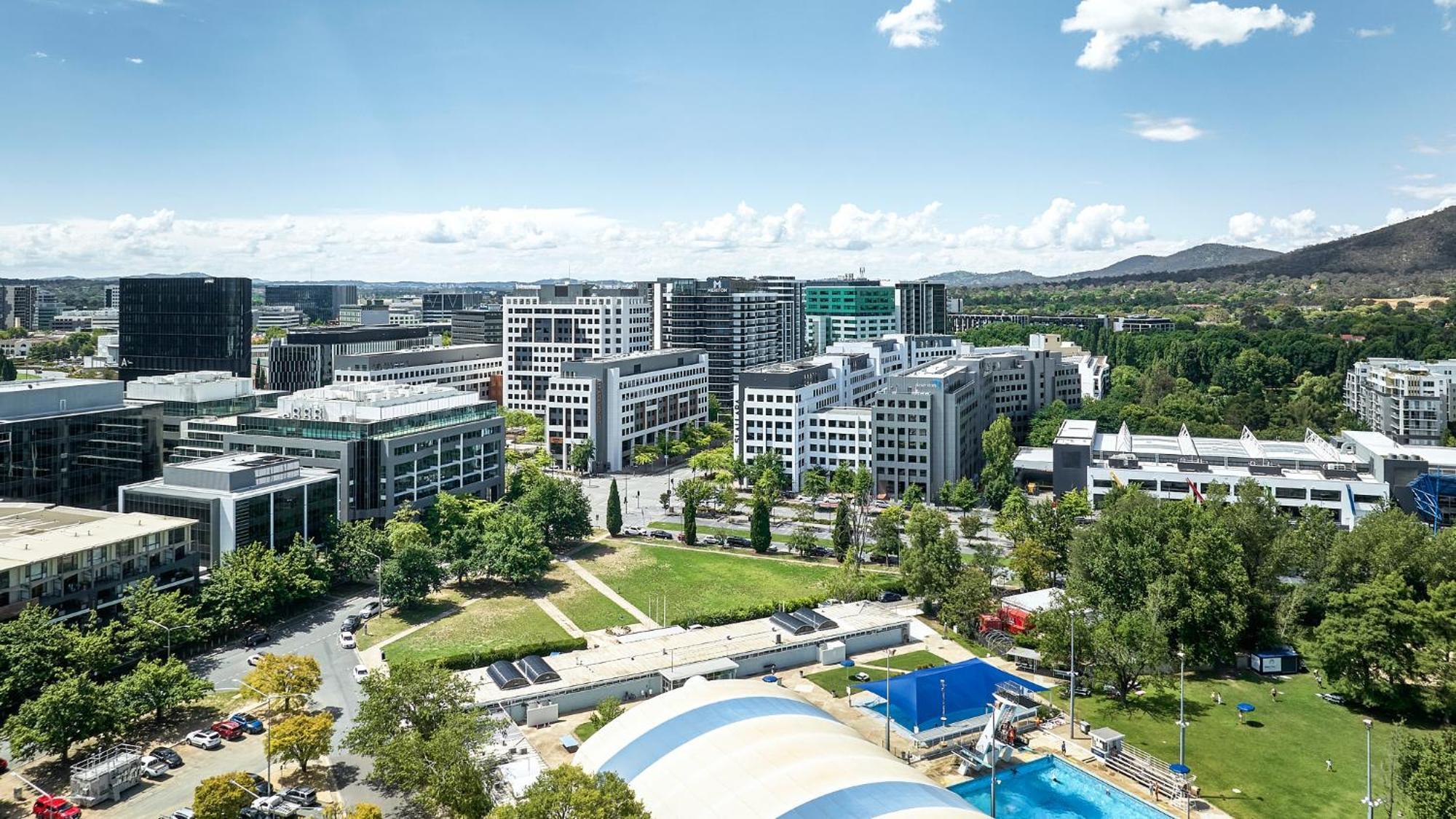 Meriton Suites Canberra Kültér fotó Aerial view of the campus