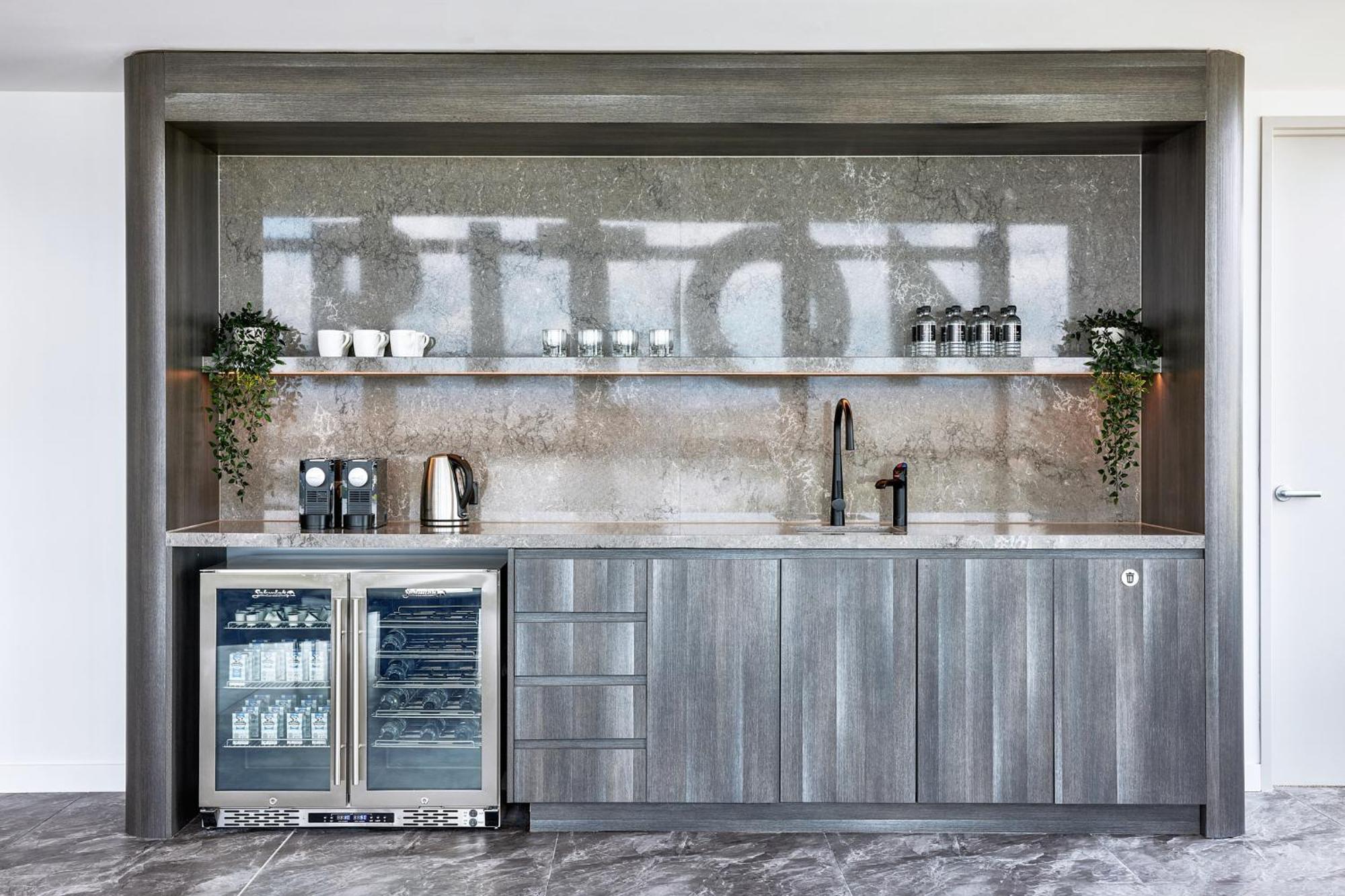 Meriton Suites Canberra Kültér fotó A wet bar in a home