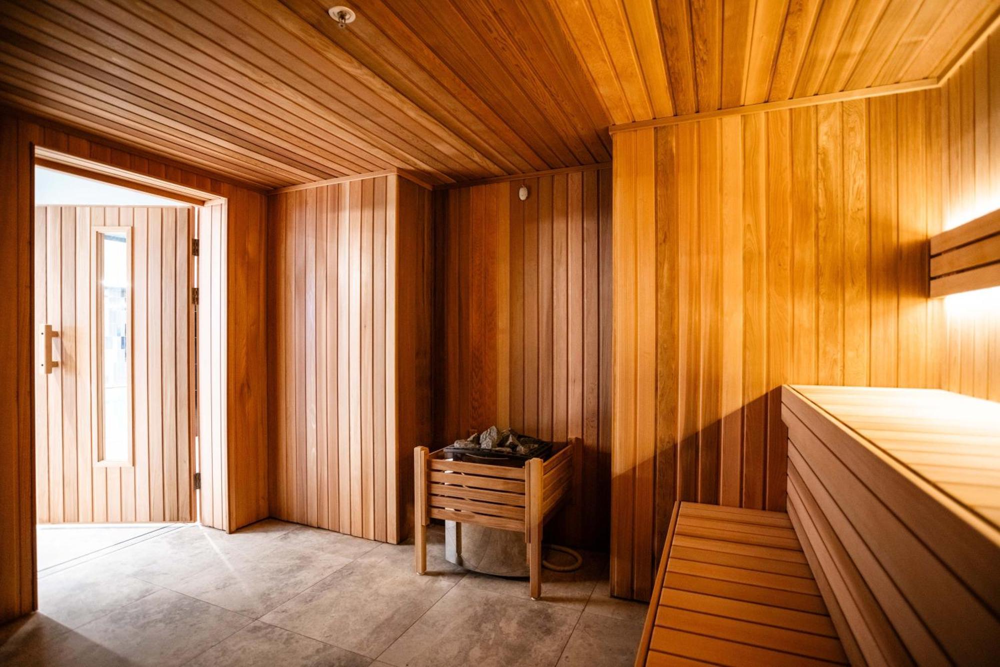 Meriton Suites Canberra Kültér fotó A Finnish sauna