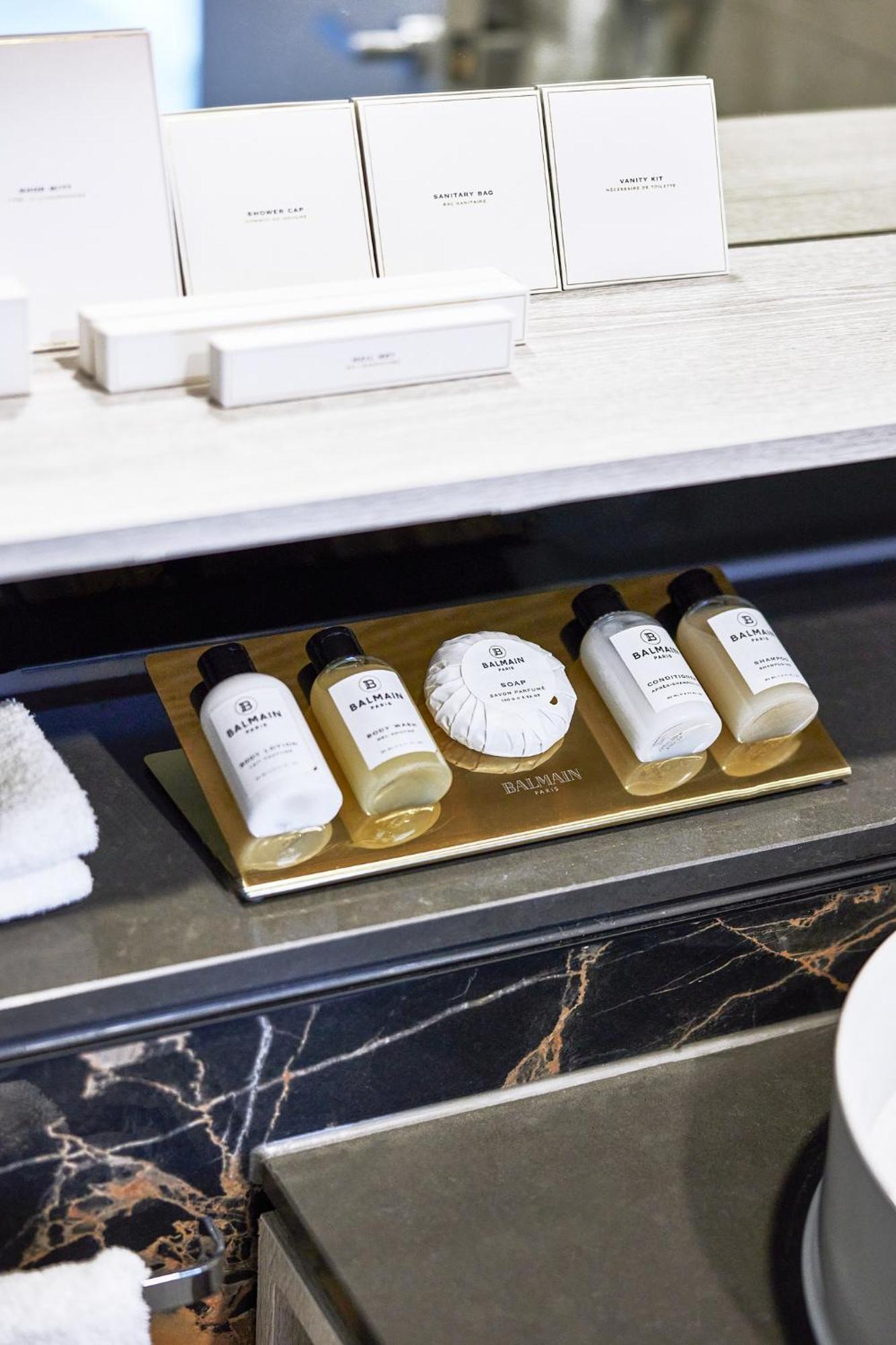 Meriton Suites Canberra Kültér fotó Balmain toiletries