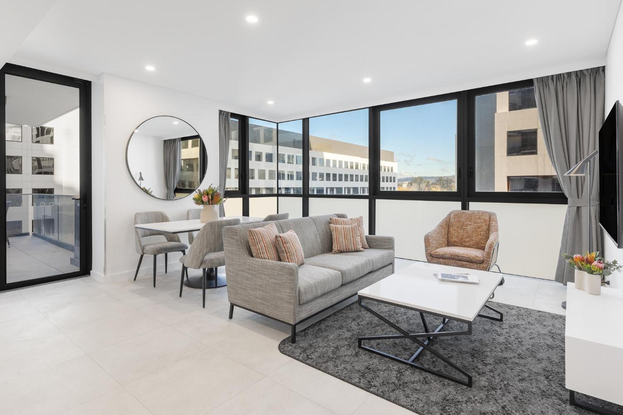 Meriton Suites Canberra Kültér fotó The interior of a staged apartment
