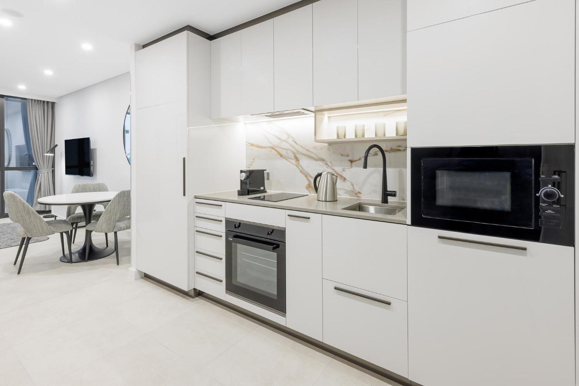 Meriton Suites Canberra Kültér fotó A typical kitchen in a serviced apartment