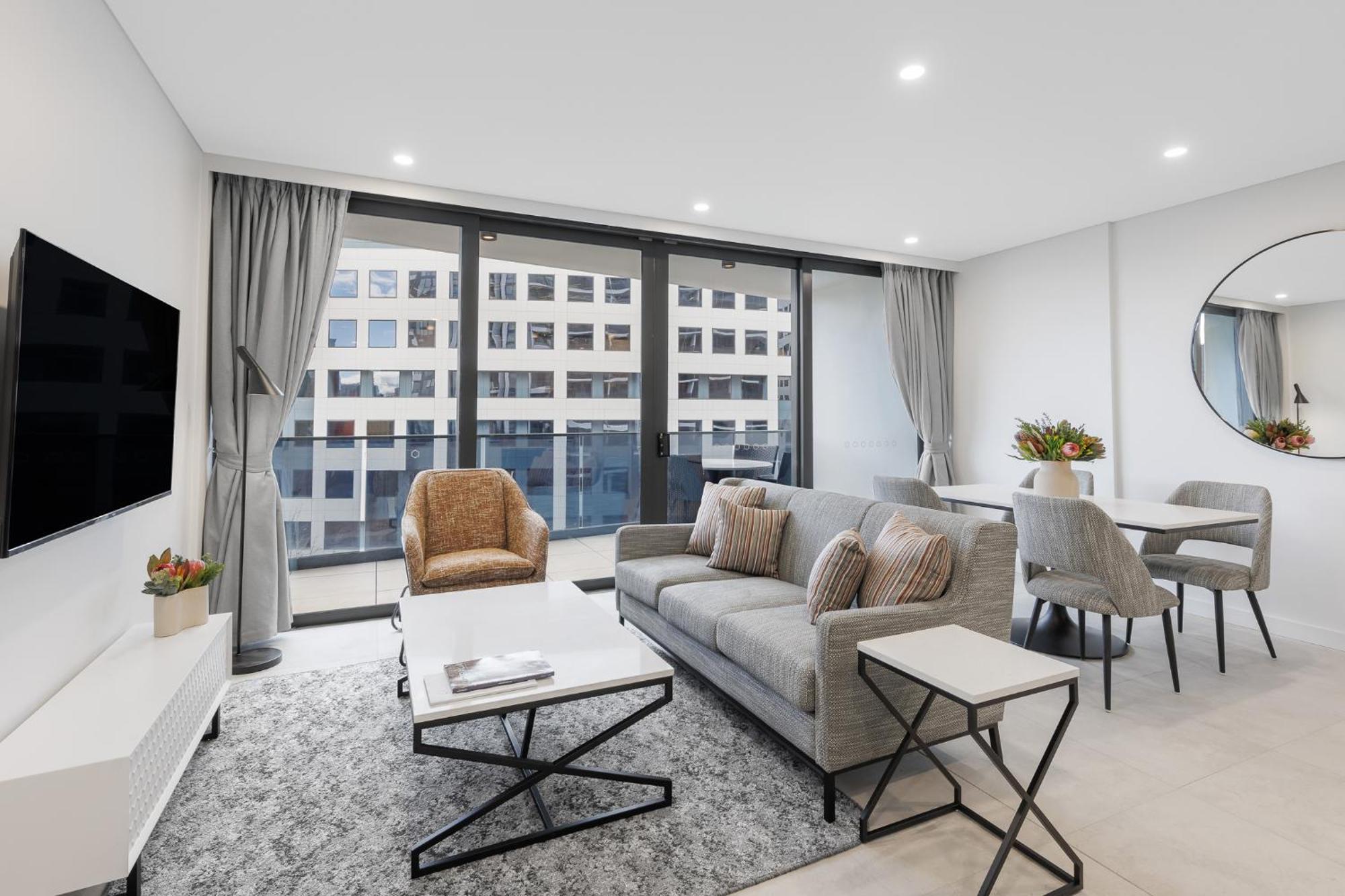 Meriton Suites Canberra Kültér fotó Living room