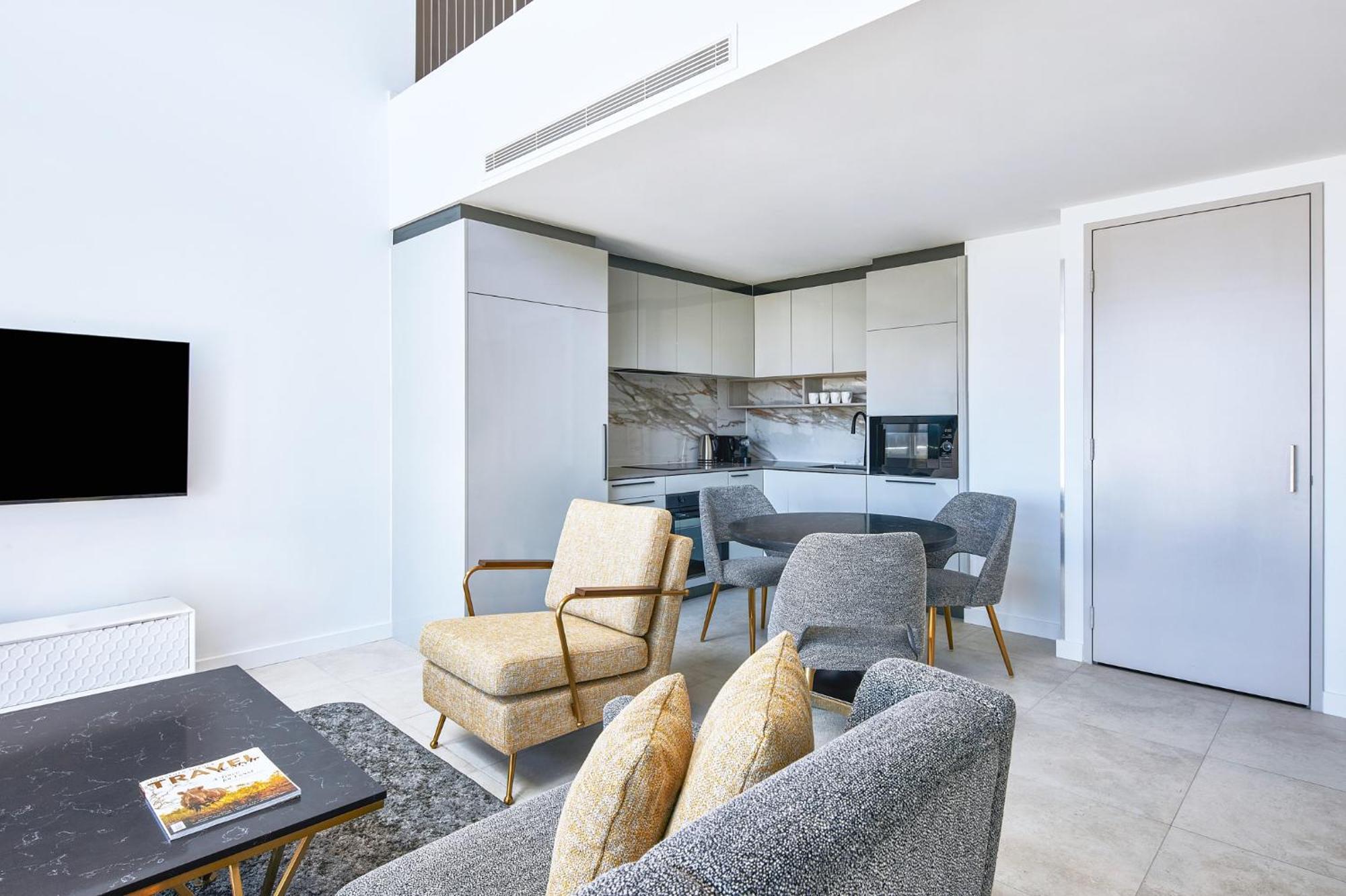 Meriton Suites Canberra Kültér fotó The interior of a typical apartment
